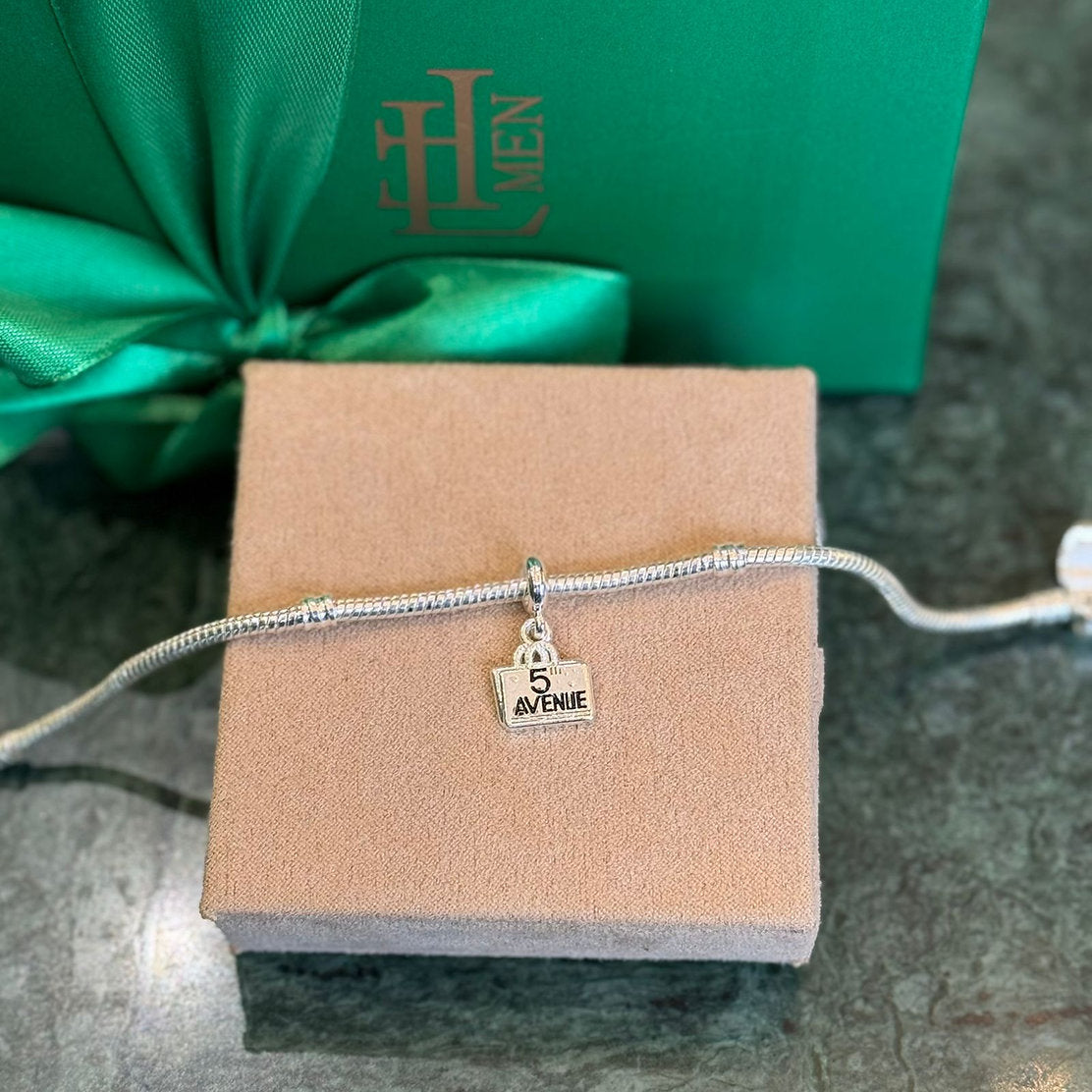 Berloque Placa Quinta Avenida