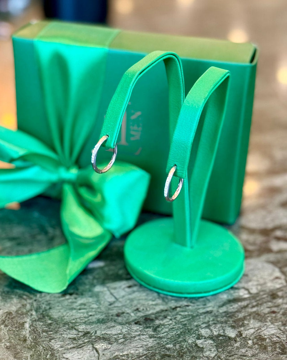 Argola Delicate Pontos de Luz Médio