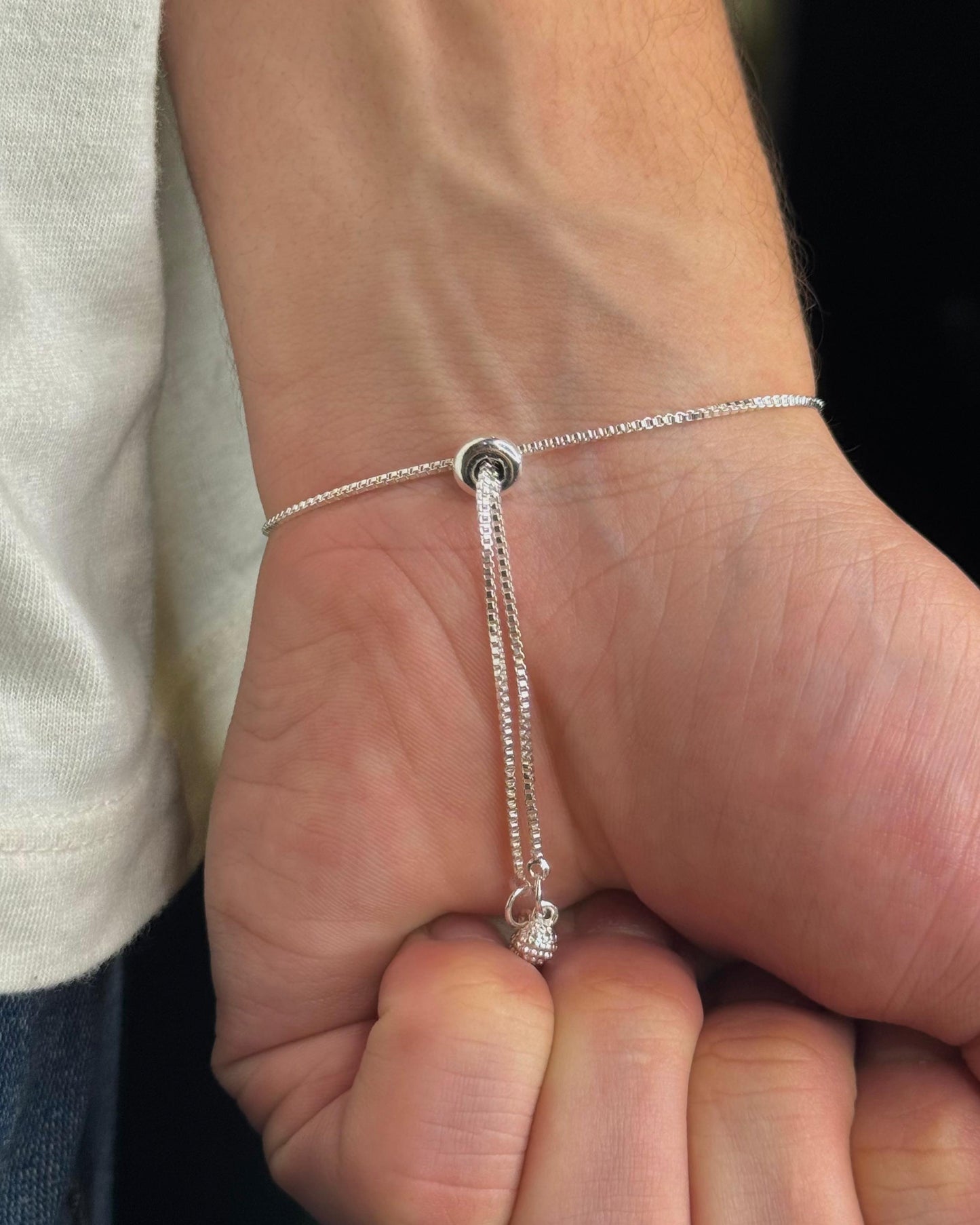 Pulseira Clássica Prateada Ajustável