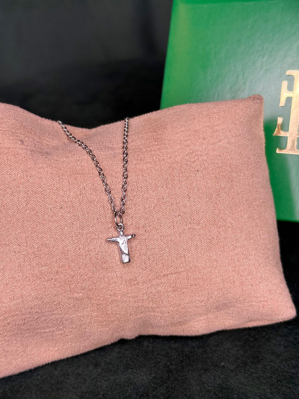 Colar Mini Cristo
