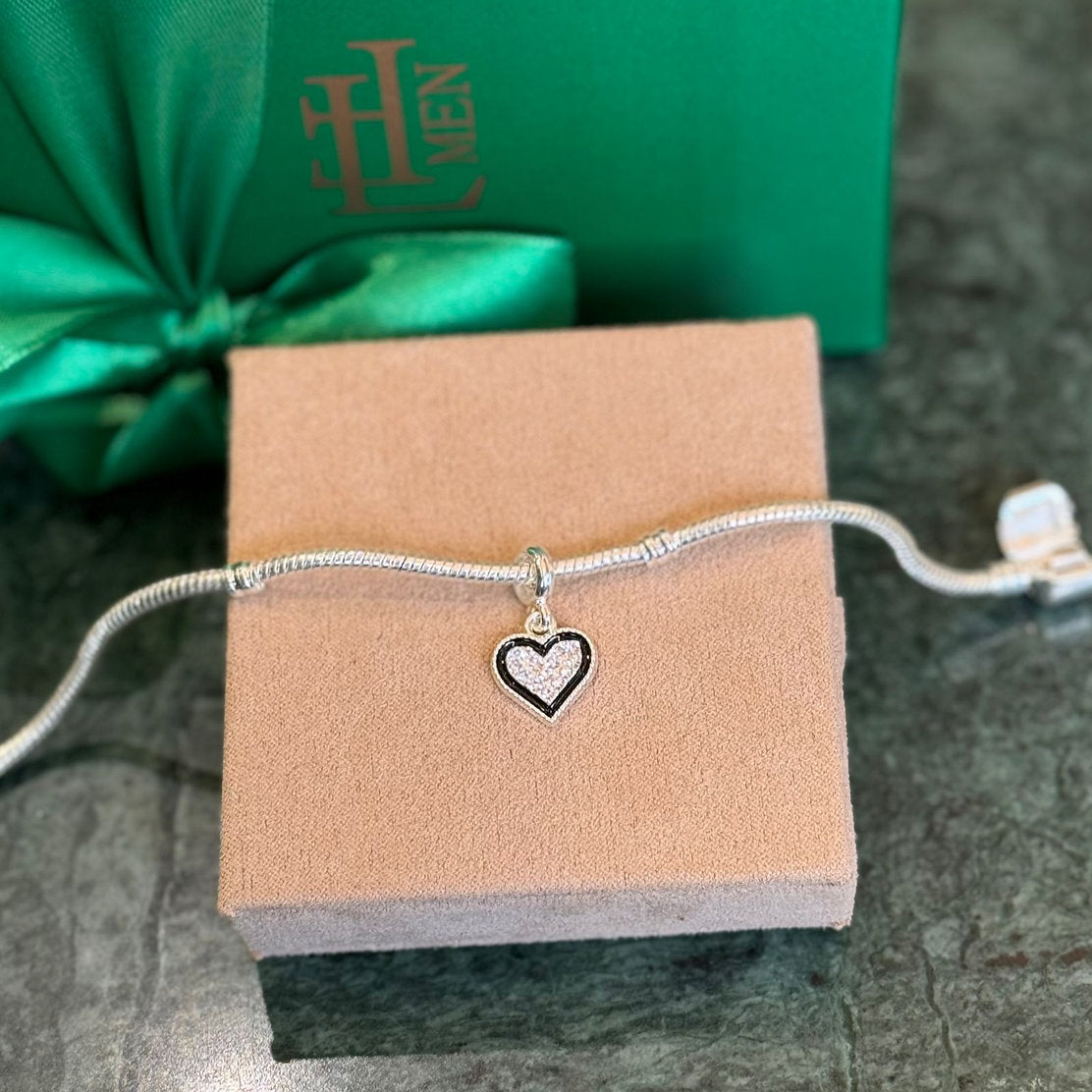 Berloque Coração Black and White