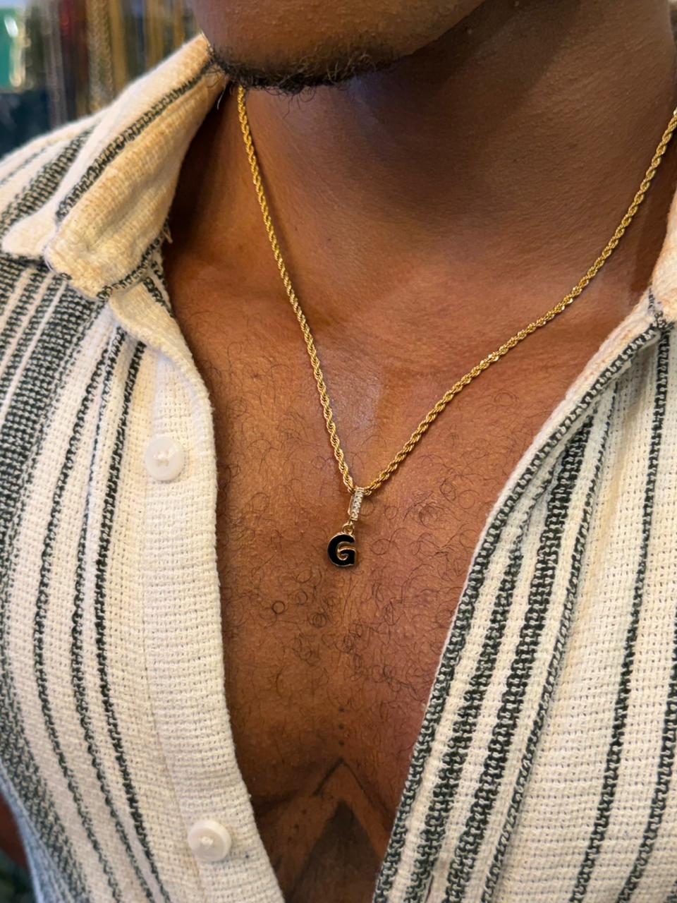 Colar Inicial Trevinho Green em DNA