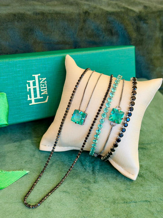 Kit Turmalina and Black