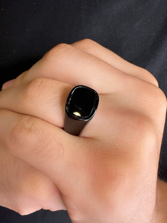 Anel Black and Dark